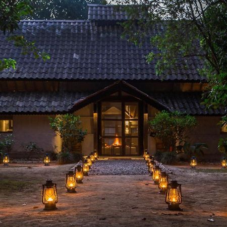 צ'יטוואן Tiger Tops Tharu Lodge מראה חיצוני תמונה