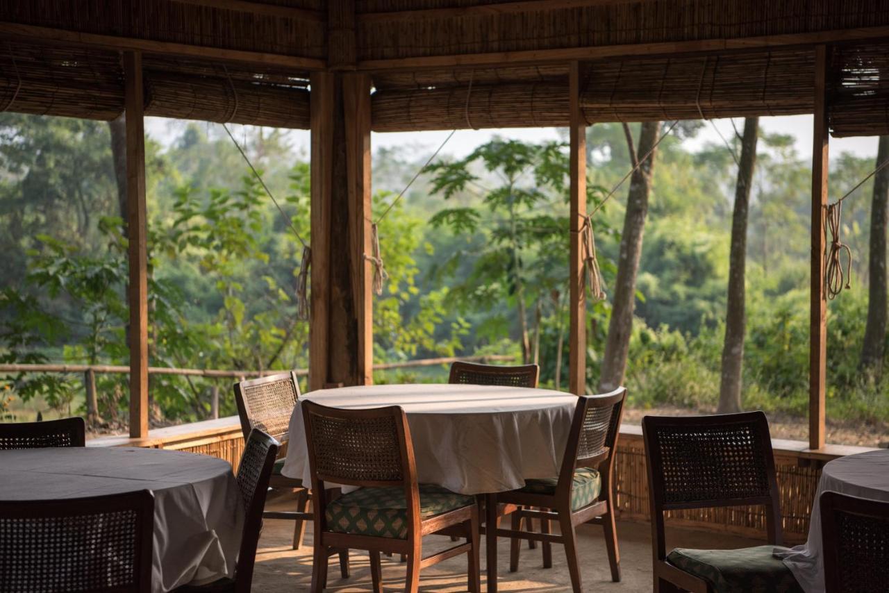 צ'יטוואן Tiger Tops Tharu Lodge מראה חיצוני תמונה