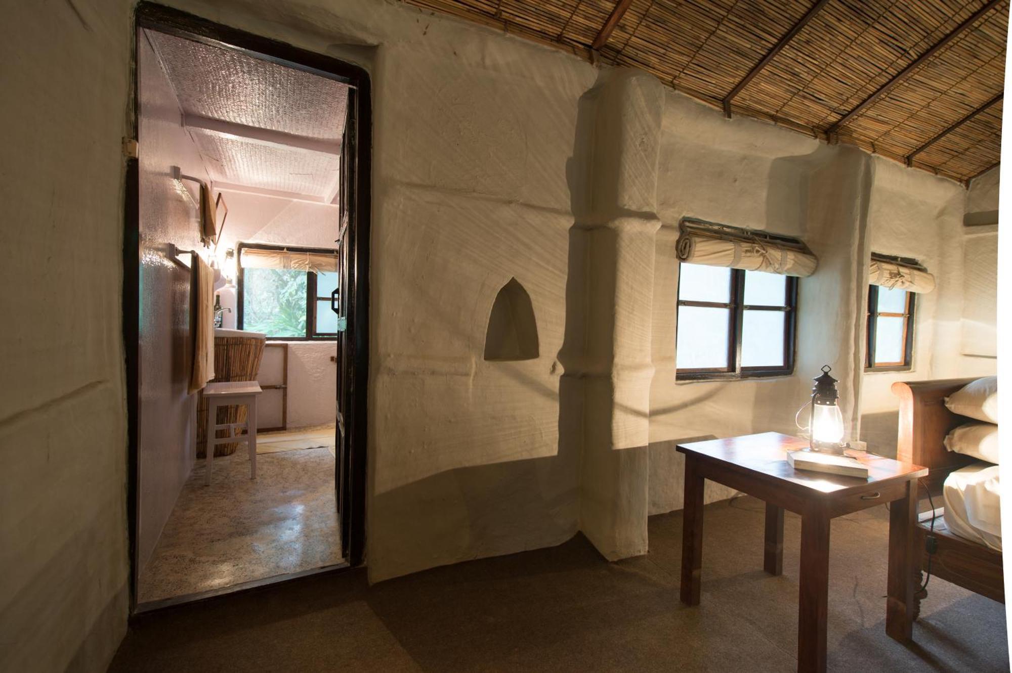 צ'יטוואן Tiger Tops Tharu Lodge מראה חיצוני תמונה