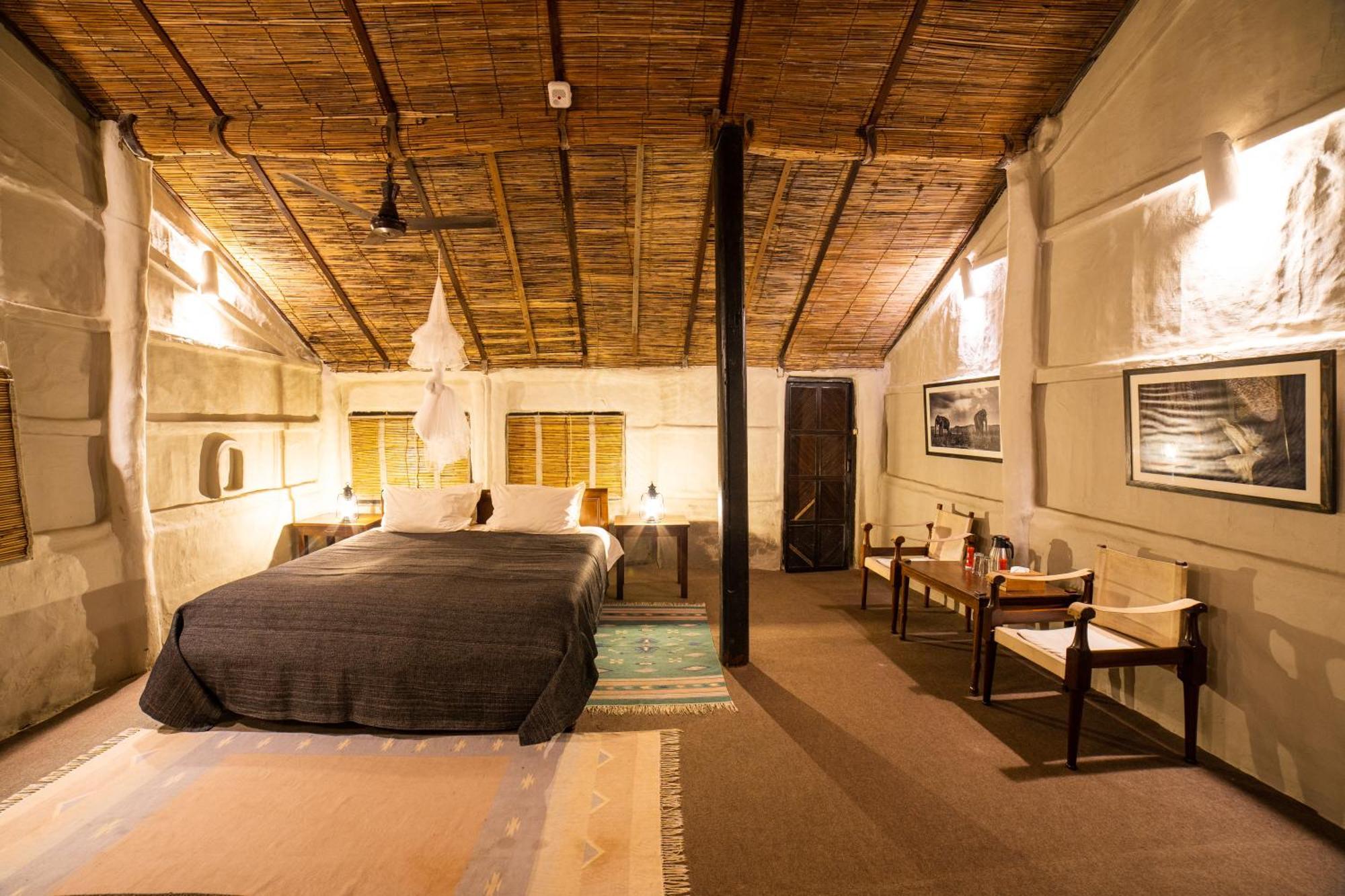 צ'יטוואן Tiger Tops Tharu Lodge מראה חיצוני תמונה