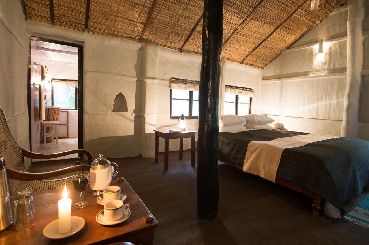 צ'יטוואן Tiger Tops Tharu Lodge מראה חיצוני תמונה