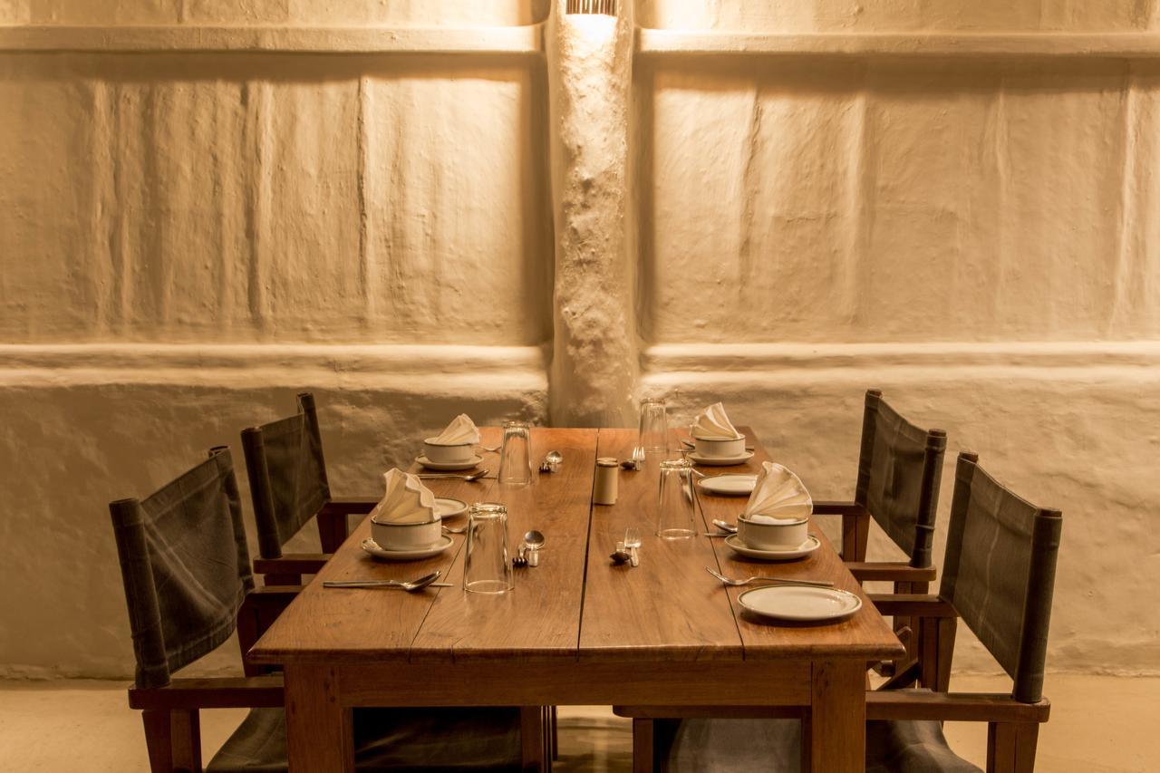 צ'יטוואן Tiger Tops Tharu Lodge מראה חיצוני תמונה