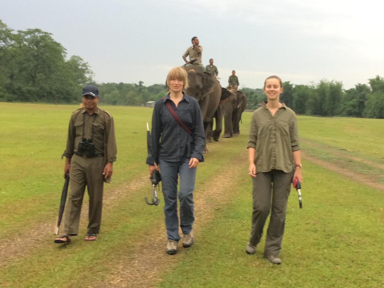 צ'יטוואן Tiger Tops Tharu Lodge מראה חיצוני תמונה