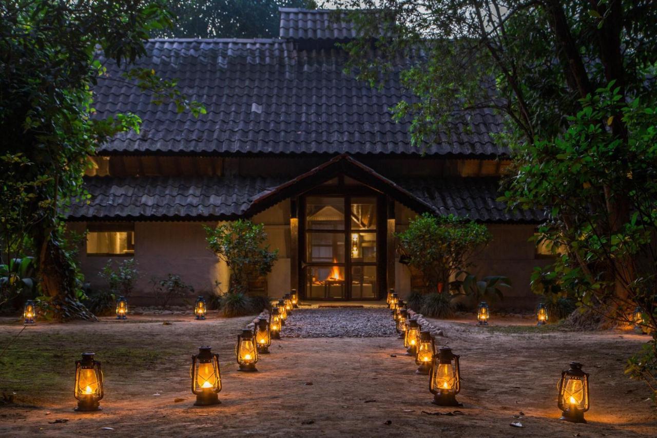 צ'יטוואן Tiger Tops Tharu Lodge מראה חיצוני תמונה