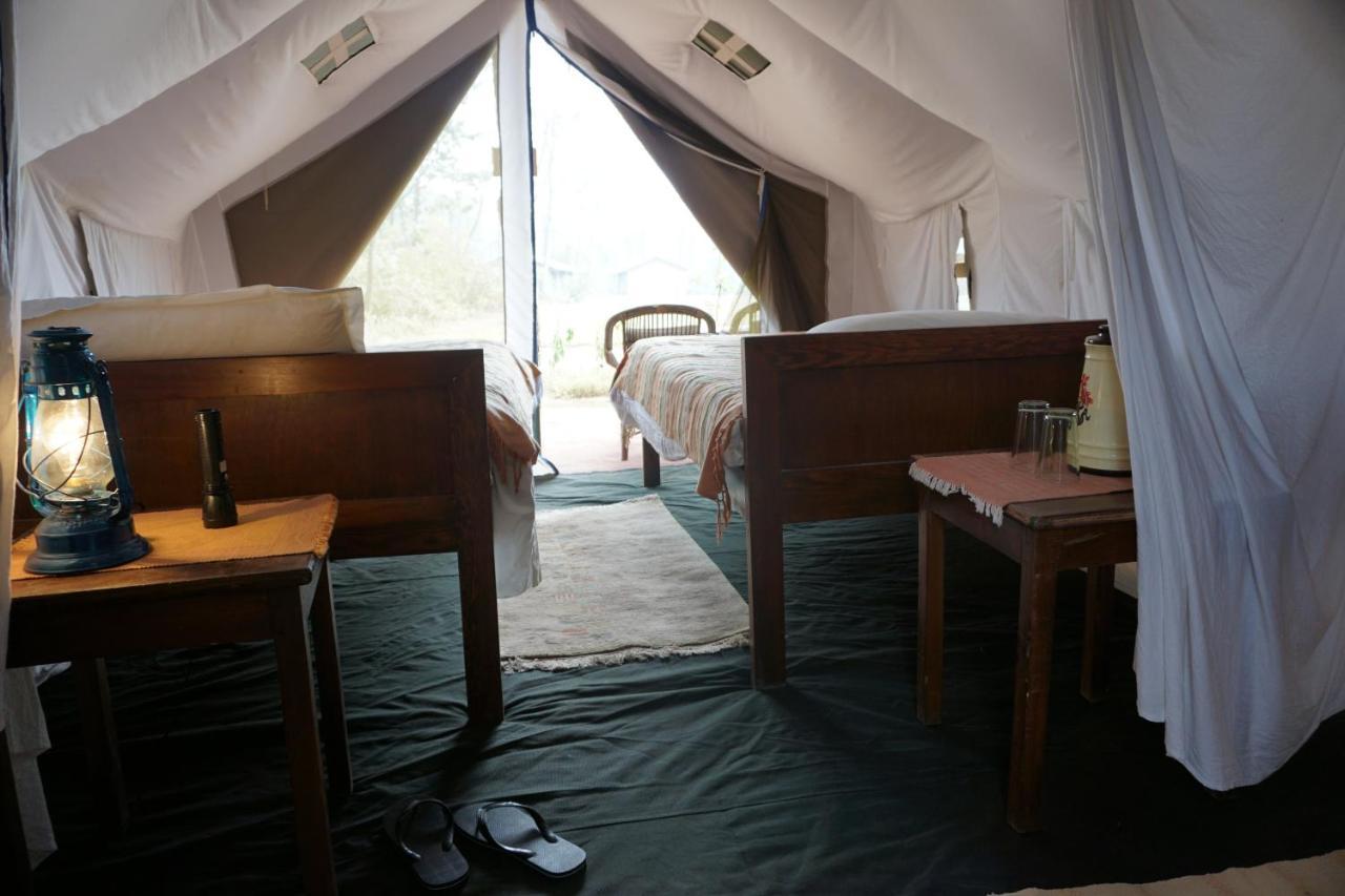 צ'יטוואן Tiger Tops Tharu Lodge מראה חיצוני תמונה