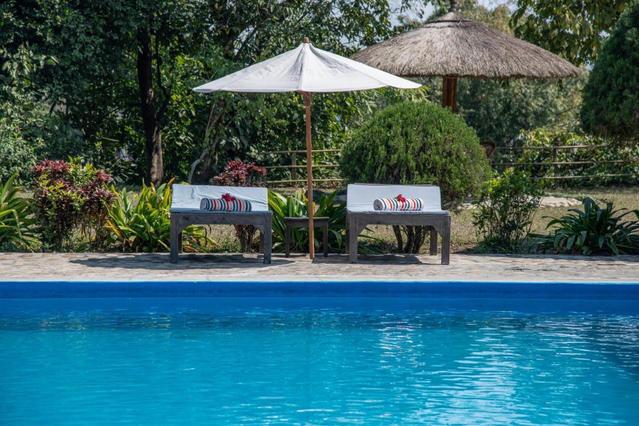 צ'יטוואן Tiger Tops Tharu Lodge מראה חיצוני תמונה